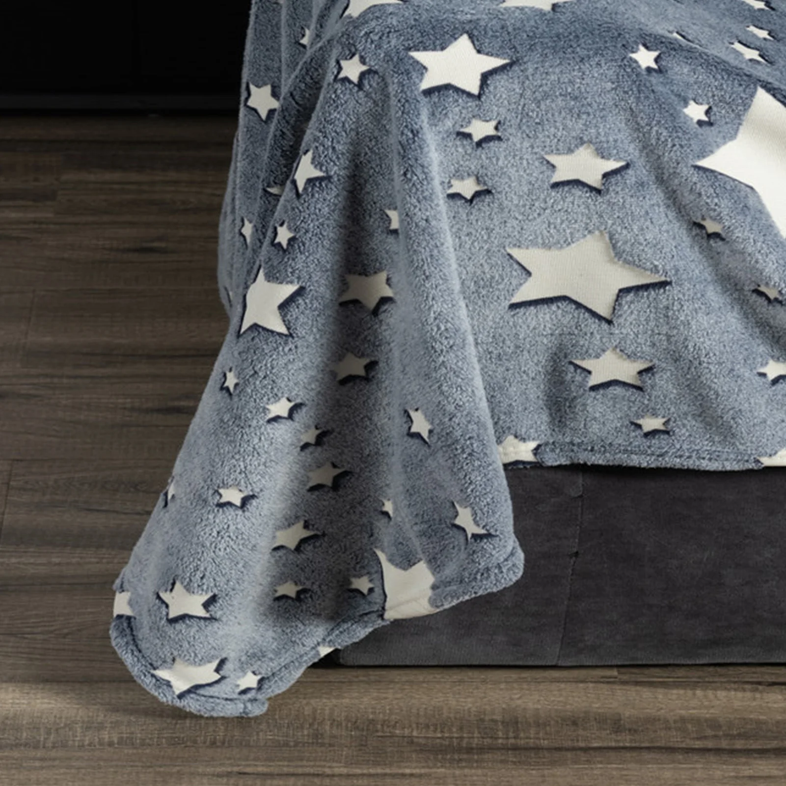 Christmas Gift Magic Blanket children luminous glow fluorescent corals top cloth flannel Blanke Glow Blanket New