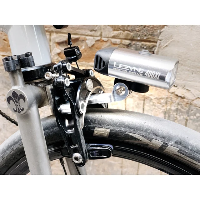 Brompton 자전거 애호가를 위한 필수품: 유니온 잭 헤드라이트 마운트 Brompton 자전거 애호가를 위한 필수품: 유니온 잭 헤드라이트 마운트