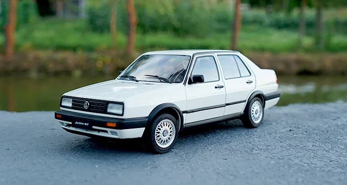Заводской 1:18 Масштаб литья под давлением VW Volkswagen JETTA GT MK2 модель автомобиля с небольшим подарком