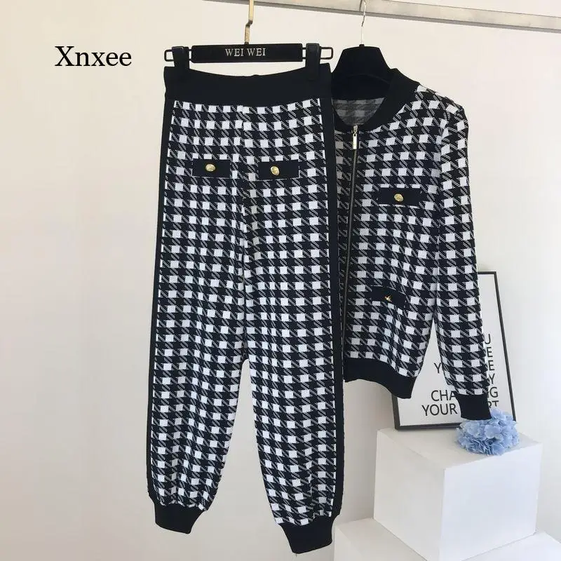 

Женский трикотажный кардиган на молнии, с золотыми пуговицами