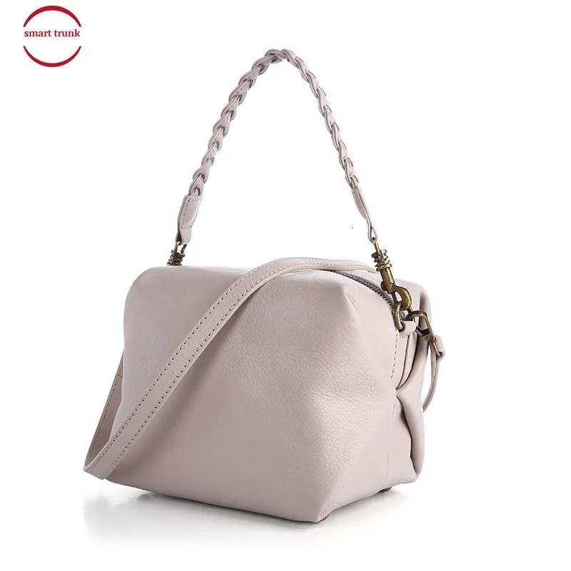 

Head Layer Cowhide Woman Package Weave Bring Woman Package Solid Color Genuine Leather Solid Color Small Square Package