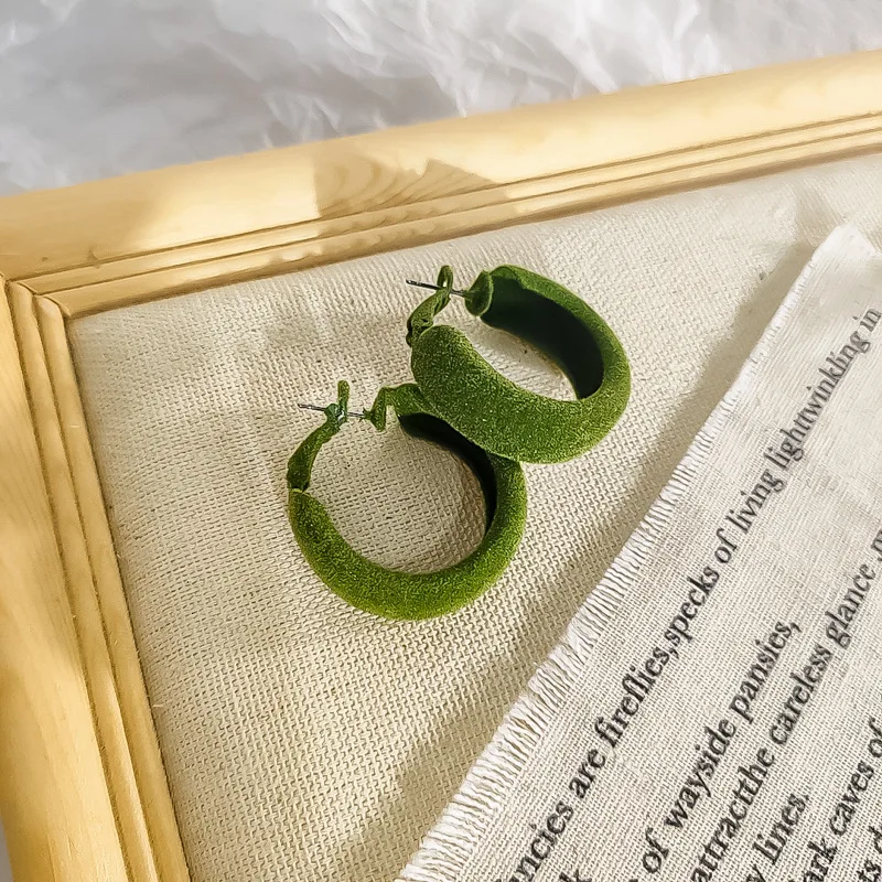 Осенние Винтажные серьги-кольца зеленого цвета с мягкими плюшевыми шариками, геометрические большие круглые серьги для женщин, корейские массивные вечерние ювелирные изделия, подарок