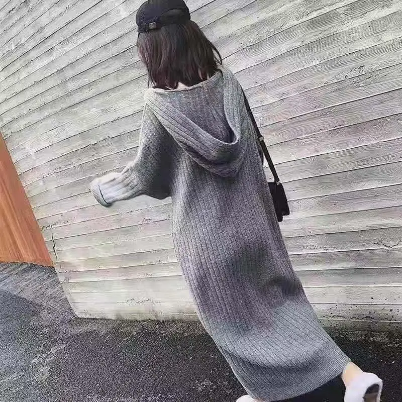 Толстое длинное платье-свитер женское осенне-зимнее с капюшоном повседневное