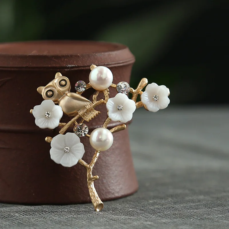 

-Style Gold-Plated Copper Natural Pearl Handmade the Sound of Birds And the Fragance of Flowers Brooch Accessories