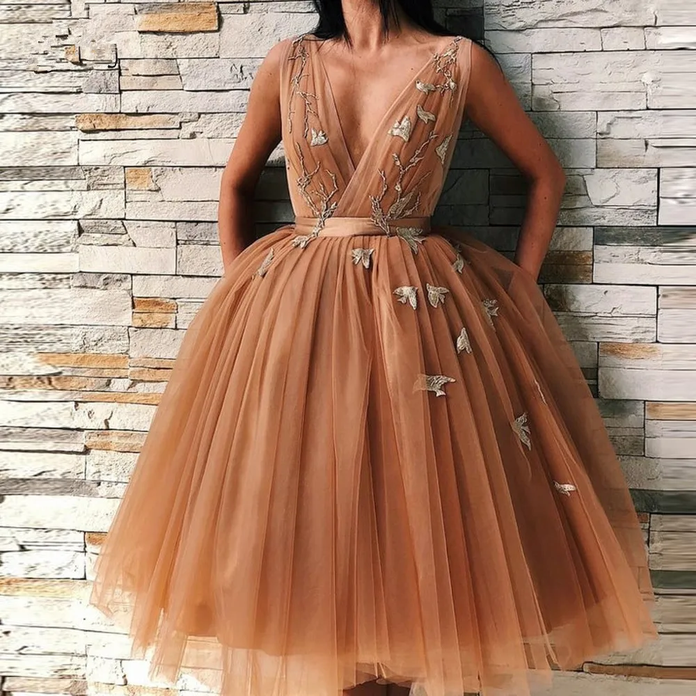 

Dark Chamapgen Pretty Tutu Evening Dresses Deep V-neck Delicate Appliques Evening Gowns Plus Size Formal Dress Abendkleider 2019
