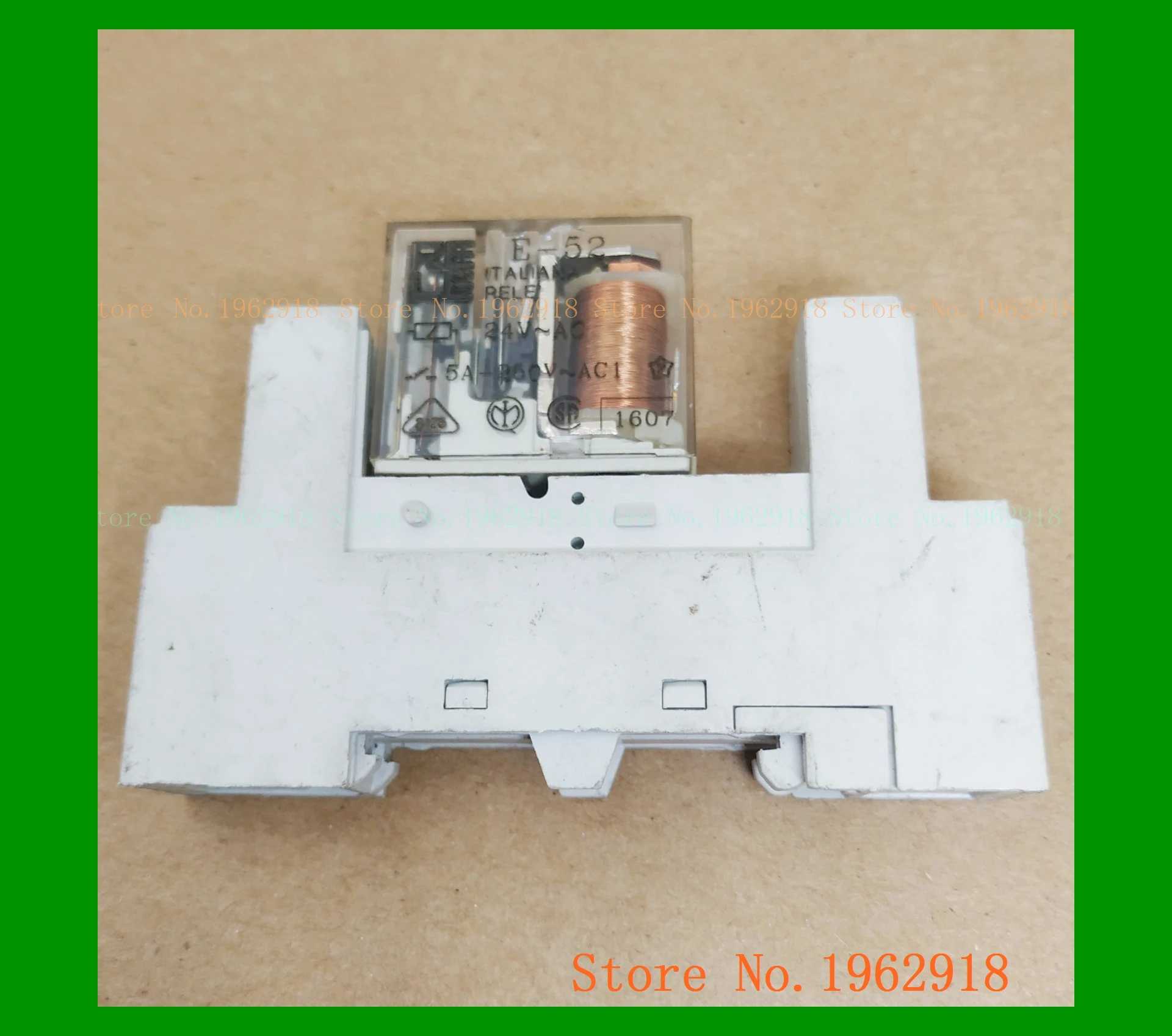 

E-52 24vAC 8 5A and Relay base ZME5