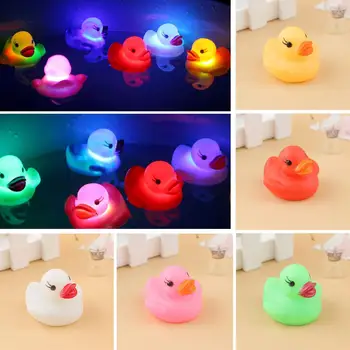 

1 Pc Flashing Light Floating Rubber Duck Rubber Duck Light Tub Shower Toy Swimming Children Baby Bath Lovely Interesting