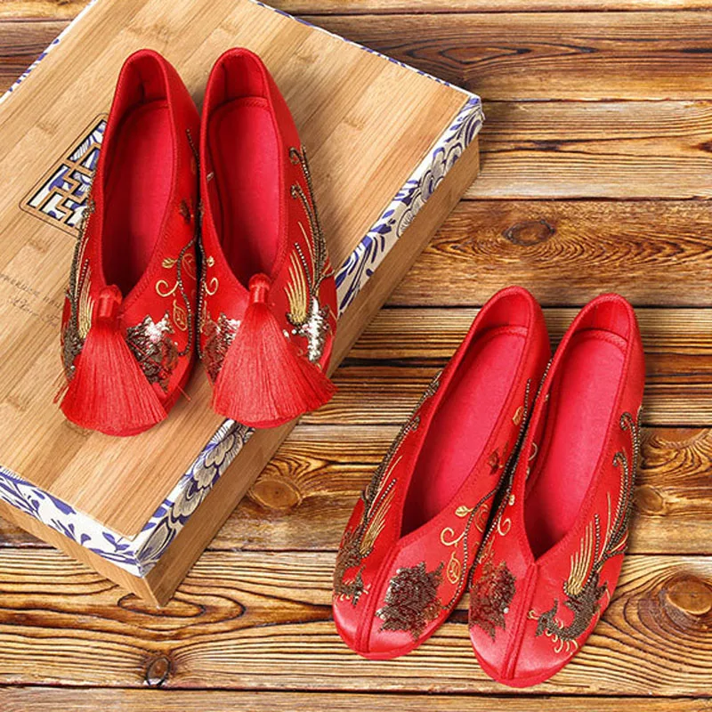 HEE GRAND/Новинка; красная женская обувь на плоской подошве в китайском стиле; вышитая обувь; модная женская свадебная обувь; обувь на плоской подошве с бахромой без застежки; XWD7752