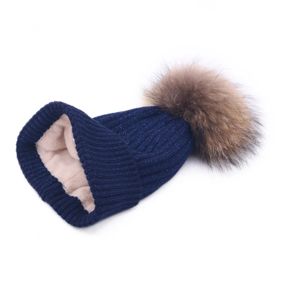 Зимняя женская вязаная шапка Skullies Женская бини шапки с помпон из меха енота Толстая теплая подкладка Gorro Лыжные шапки для девочек Новинка