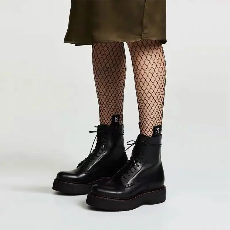 Черные Ботинки Martin на шнуровке в британском стиле; женские ботильоны с круглым носком; модные ботинки в байкерском стиле; ботинки на толстой платформе