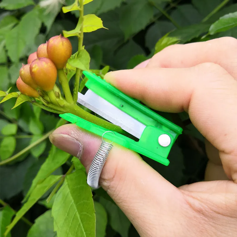 Mini Garden Pruner Fruit Picking Device Multifunction Thumb Knife Safe Fruit Blade Tool Cutting