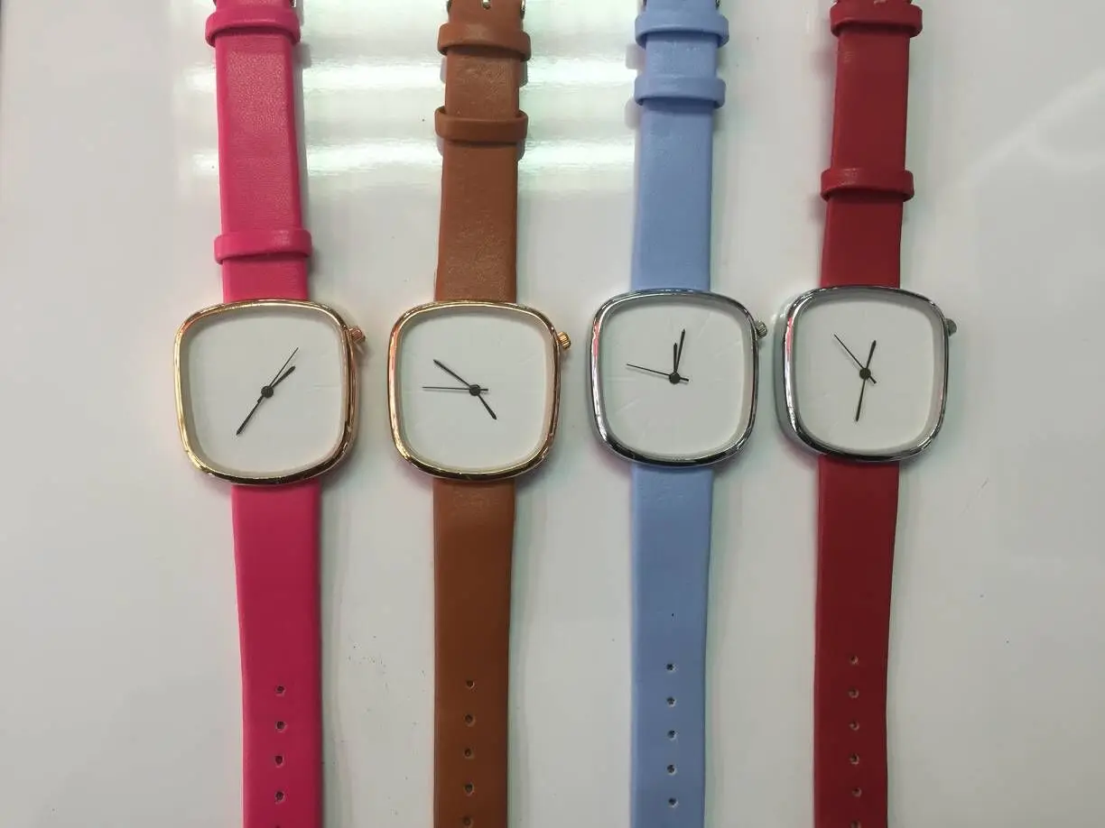 

Table Quartz Waterproof Leather Strap Watch