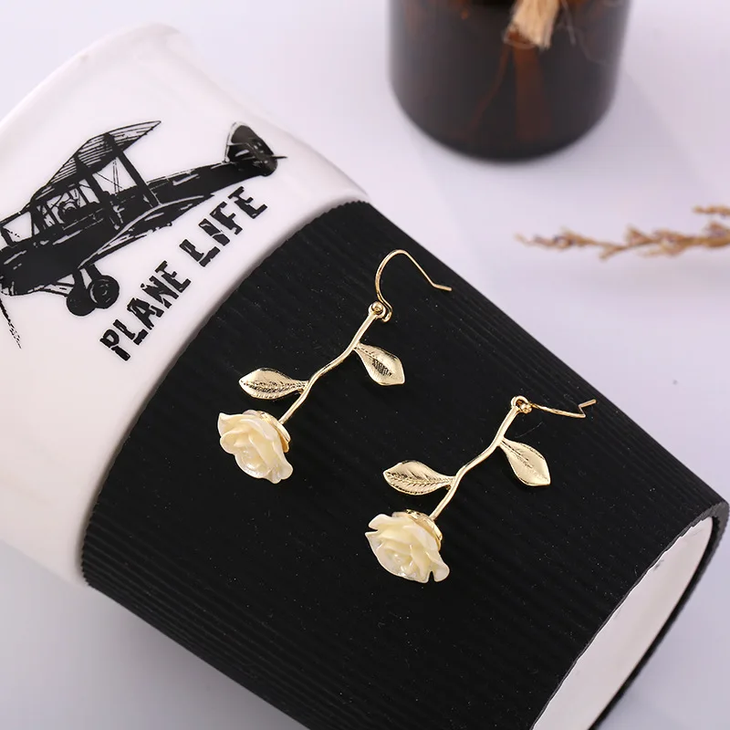 

Golden Rose Leaves Earrings For Women Simple Retro Classic Cute Flowers Drop Earring Fashion Jewelry