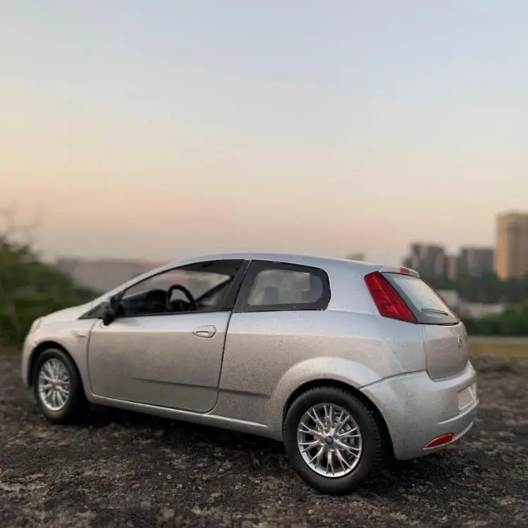 Новинка,, модель автомобиля из 1:24 сплава, игрушечный автомобиль Fiat, детская Подарочная игрушка