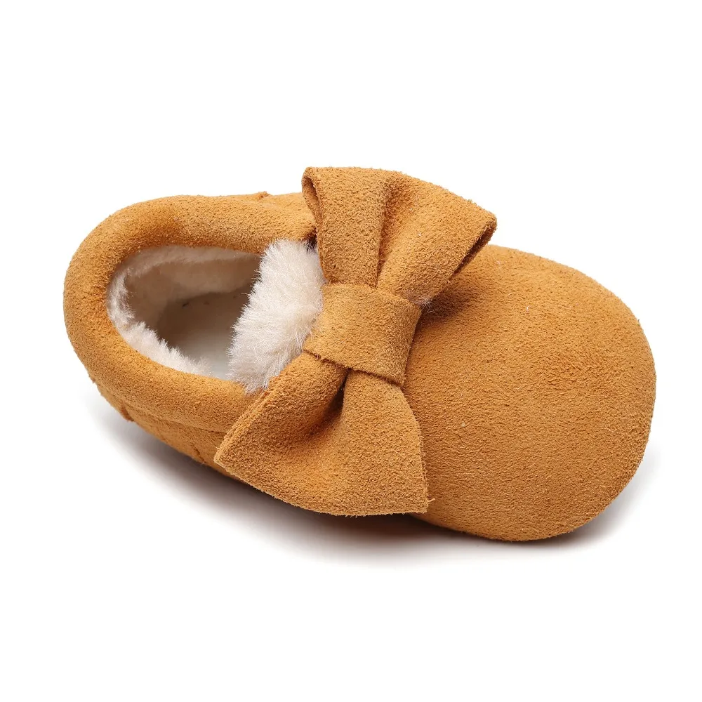 Высококачественная детская зимняя замшевая обувь из натуральной кожи; мокасины для малышей; жесткая резиновая подошва с бантом и бахромой; теплая обувь