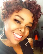 Beeos corto rizado 250% corte Pixie Bob peluca 13*2 Frente de encaje pelucas de cabello humano Remy brasileño cabello humano Pre arrancado con el pelo del bebé