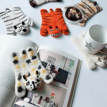 

2 pcs/lot 18*11cm Ins Cute Animal Wool Felt Cup Mat Cartoon Model Desktop Decoration Mat Thermal Insulation Tool Christmas Gifts