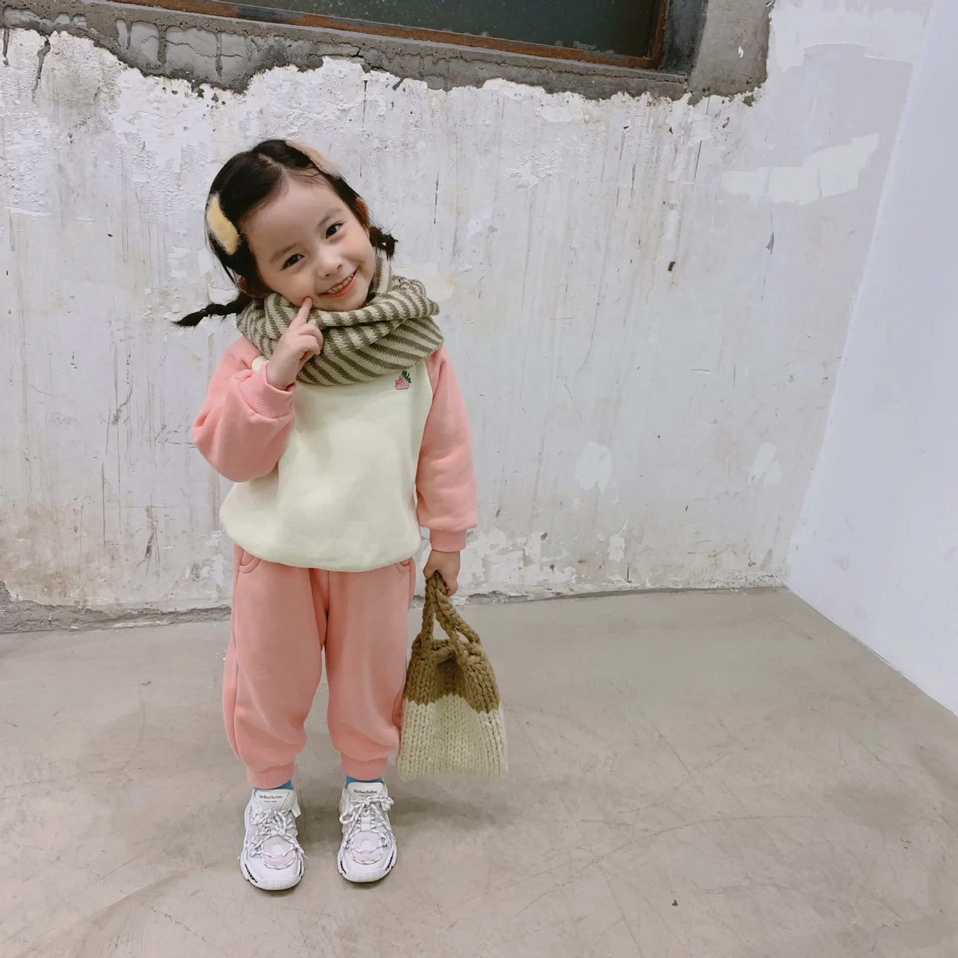 Зимние комплекты одежды для девочек; Новое поступление; корейский стиль; утепленная толстовка с капюшоном и длинными штанами для девочек