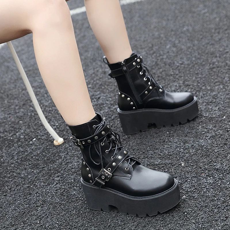 

Women Rivet Boots Platform Ankle Boots Black Leather Gothic Punk Buckle Strap Boots Women Mid Heels Moto Boots LJB176