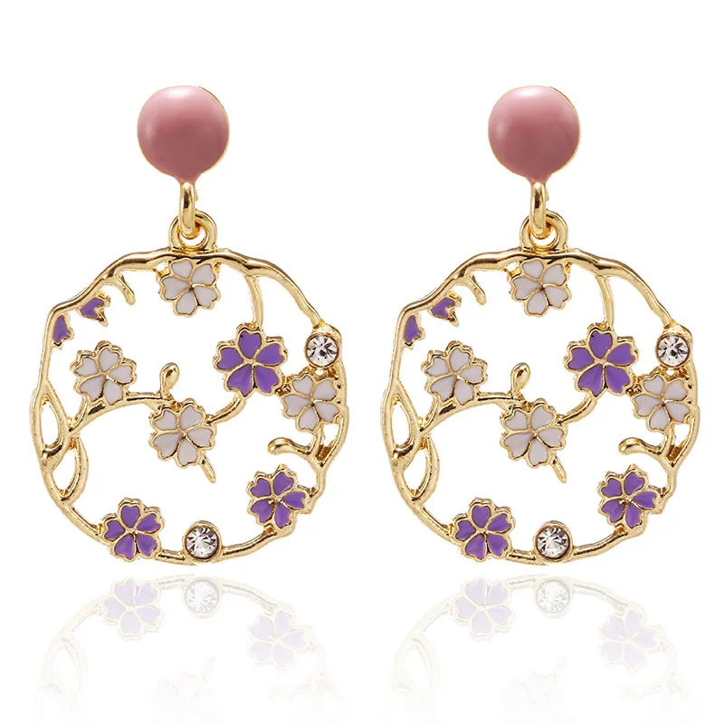 

2020 Pendientes Brincos Kolczyki Brincos Para As Mulheres Alloy Figure New Style Sweet Hollow Earrings Simple Temperament Petal