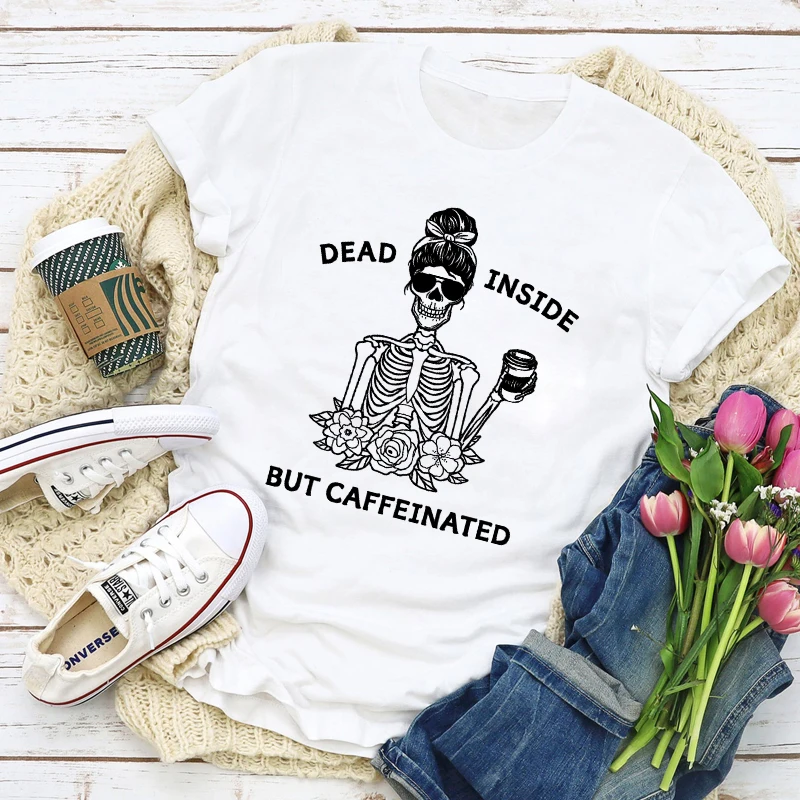 

Футболка с надписью Dead Inside But Caffeinated, забавная кофейная футболка с рисунком скелета, повседневная женская футболка для мам, Прямая поставка