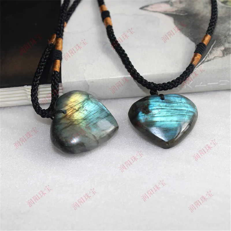 

Natural crystal Labradorite Heart pendant Moonstone Sunstone Pendant Divination spiritual meditation Jewelry Health Love Gift