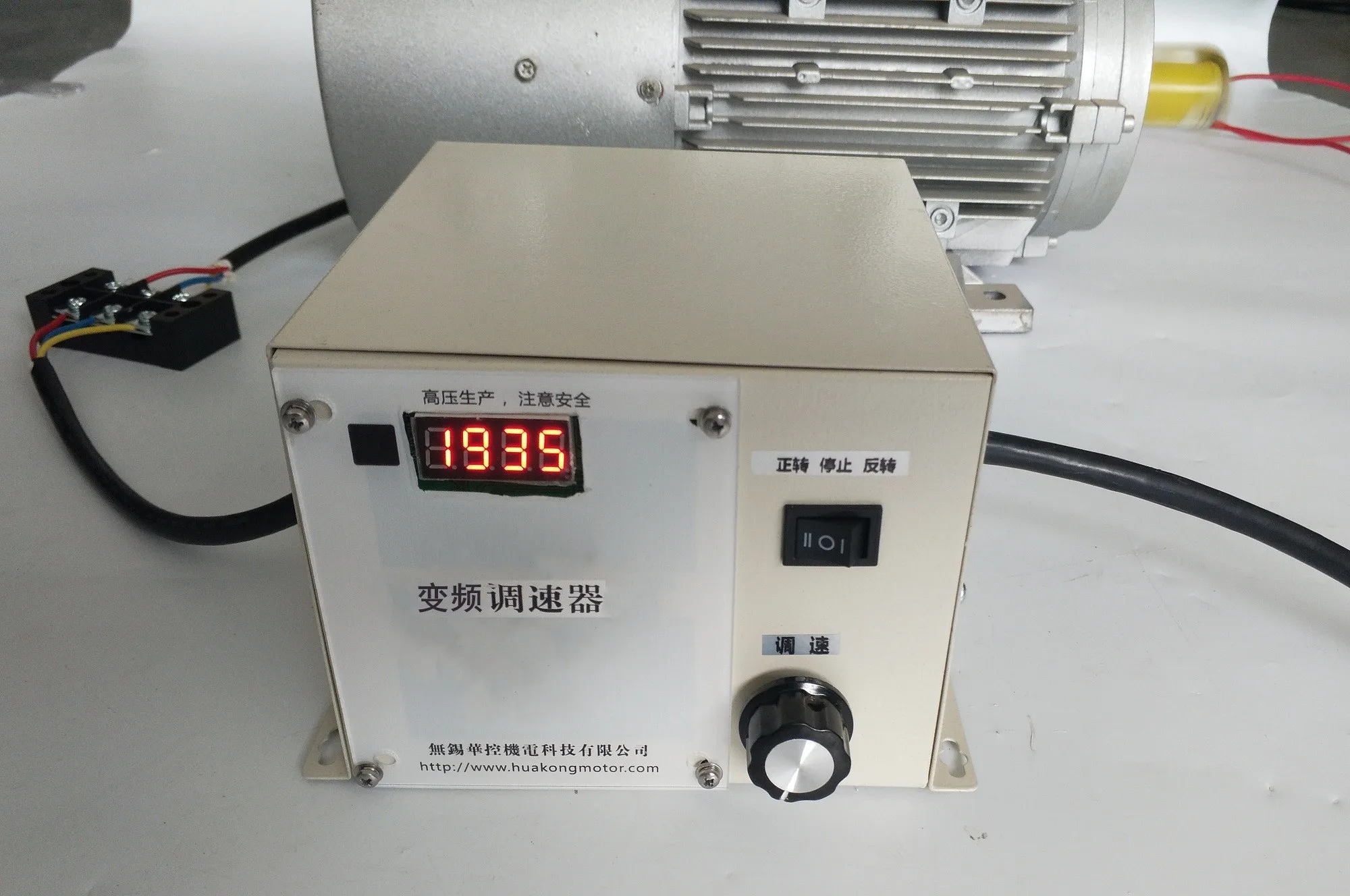 

Universal Frequency Converter 1.52.23 4 5.5 7.5kw Frequency Conversion Governor Three in Three Out