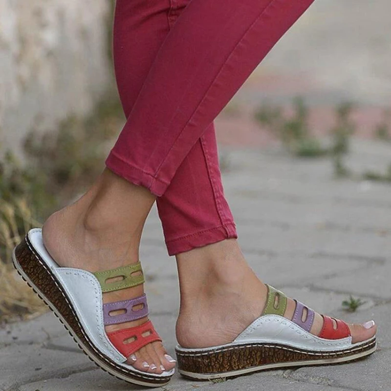 Женские летние тапочки; Нескользящие тапочки из искусственной кожи на плоской платформе; Вьетнамки; Женская обувь в римском стиле; пляжная уличная женская обувь