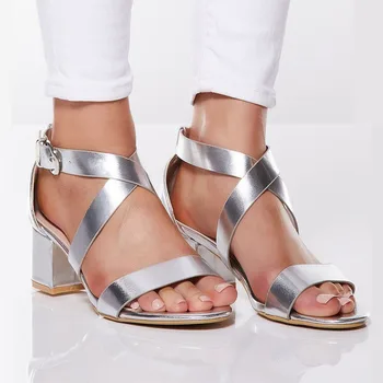 

2020 New Summer Womens Gold Silver Metal Light Color Fashion Square Middle Heel Sandals Ladies Caual Leisure Buckle Shoes