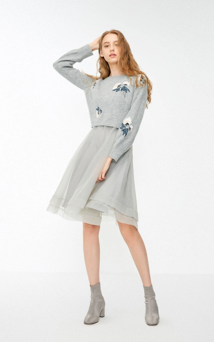 Vero Moda женское трикотажное платье средней длины с круглым вырезом и вышивкой | 31837D516