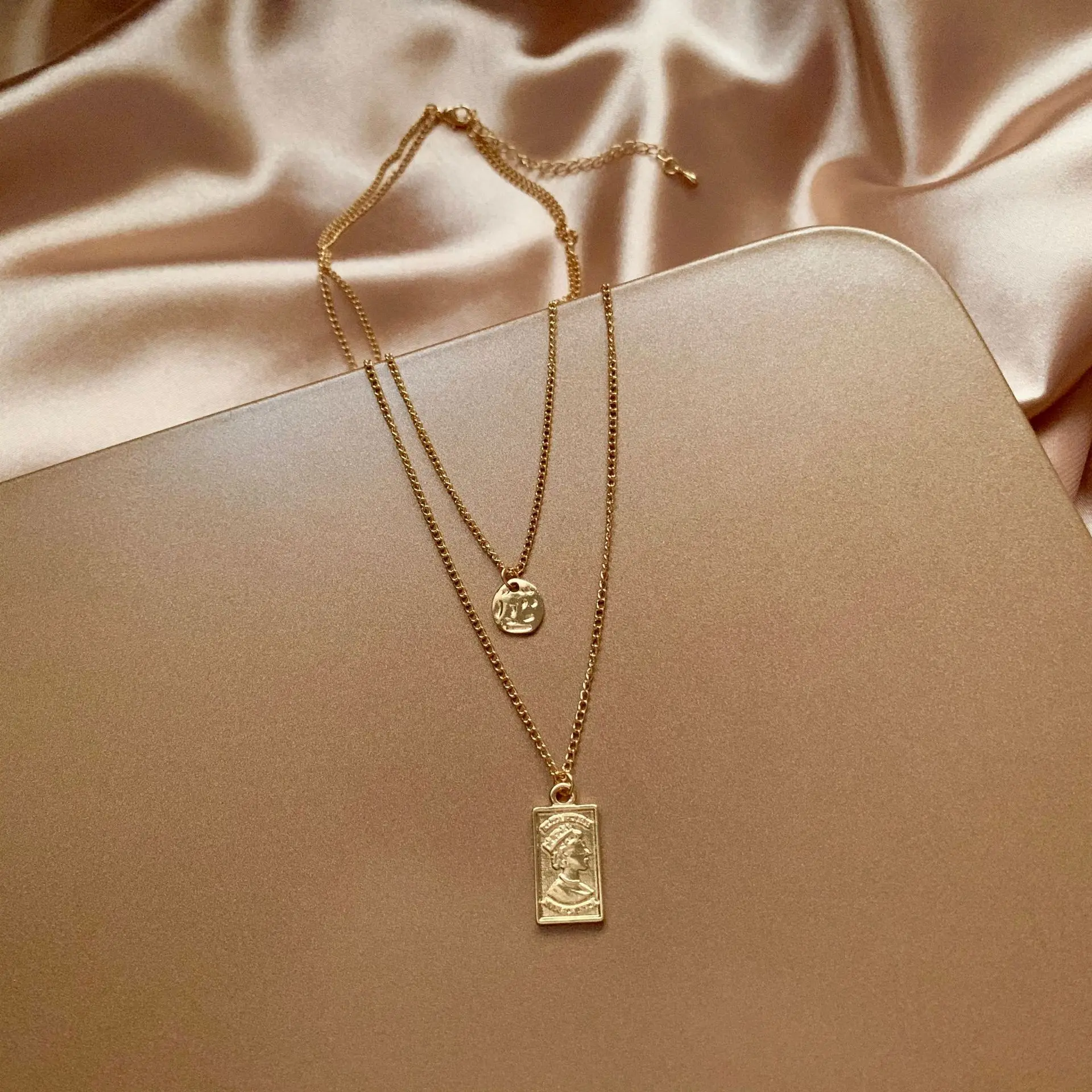 Vintage Classic Double Chains Round 
