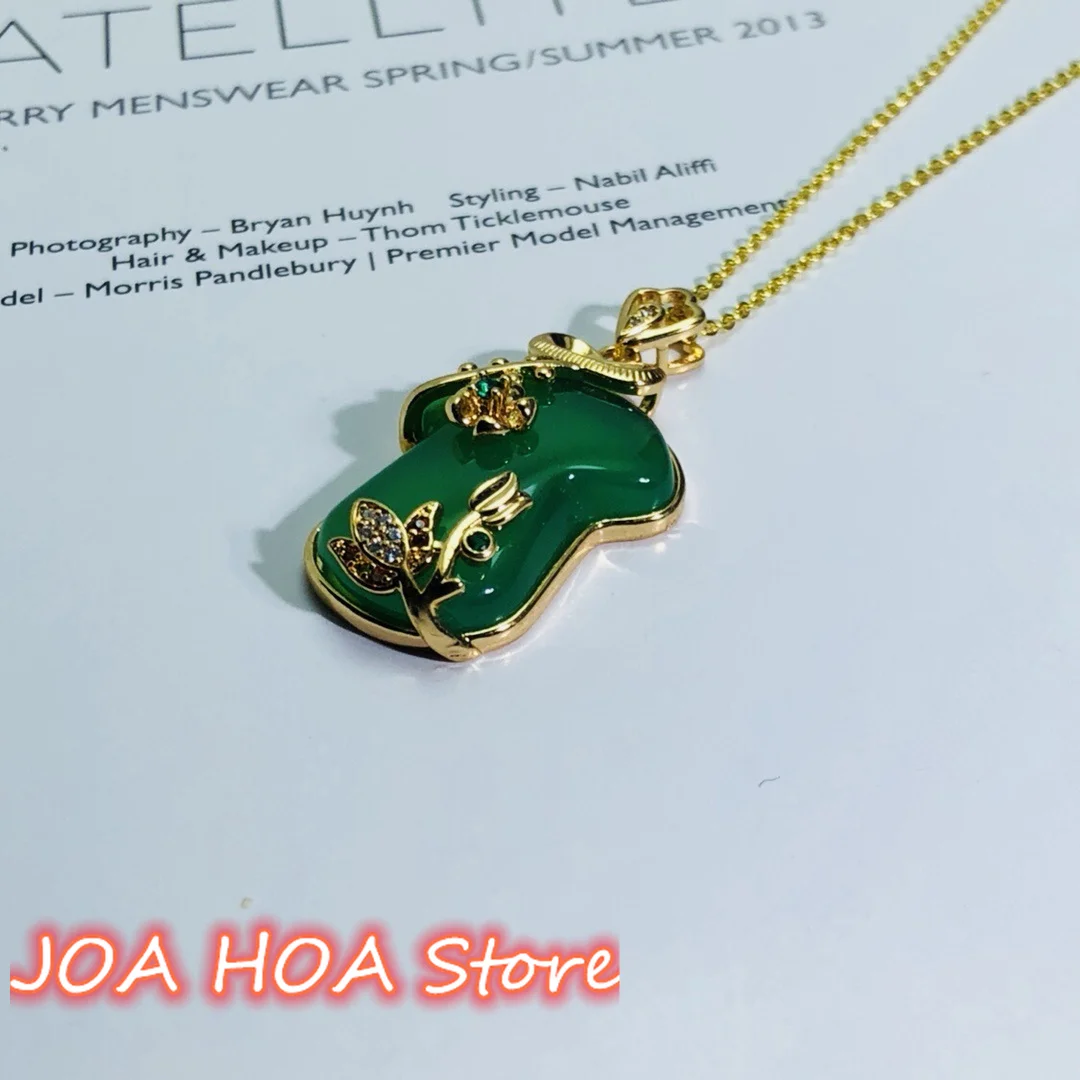 Dark Green Jadeite Jade Quan Yin and Diamond Pendant, Certified Untreated  For Sale at 1stDibs | jade quan in jules, vietnamese jade, quan necklace