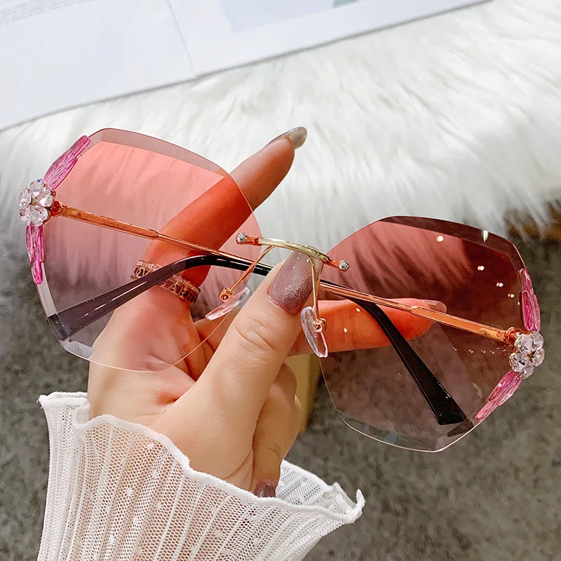 2022 Luxury Brand Design Vintage Rimless Rhinestone Sunglasses Women Men Fashion Gradient Lens Sun Glasses Shades for Female