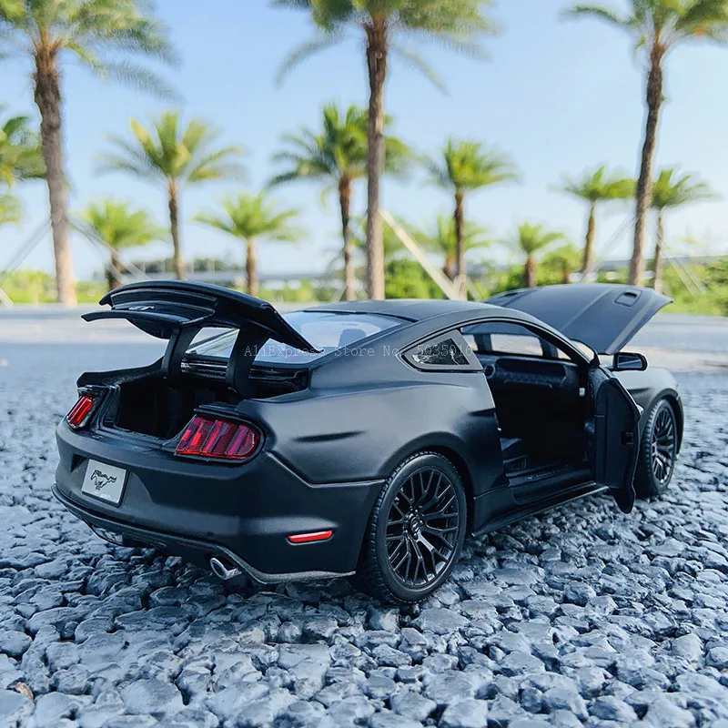 new Maisto 1:18 2015 Ford Mustang GT sports car Alloy Retro Car