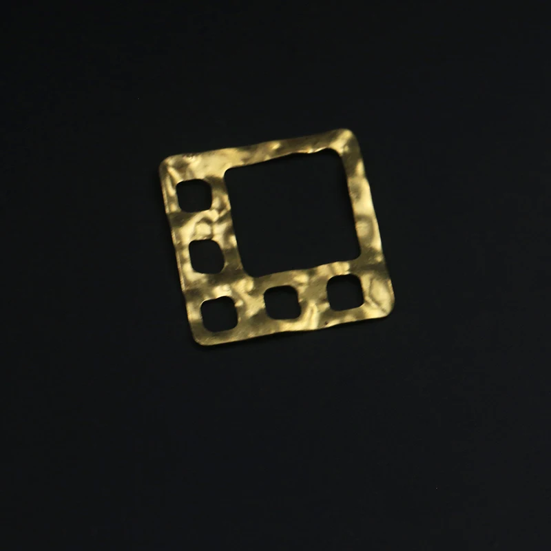 

31.5 * 31.5mm Hollow Embossed Square Irregular Square Pendant Bracelet Necklace Pendant DIY Brass Jewelry Accessories