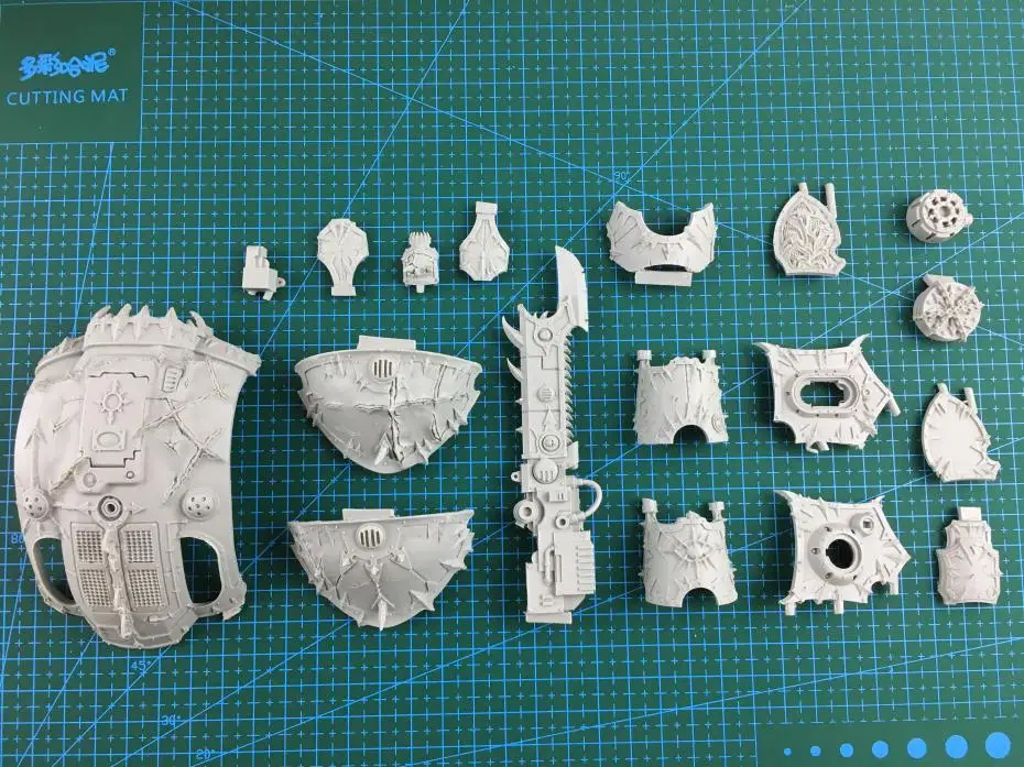

Chaos Knight Conversion Kit ( Needs The Knight Paladin Main Body)