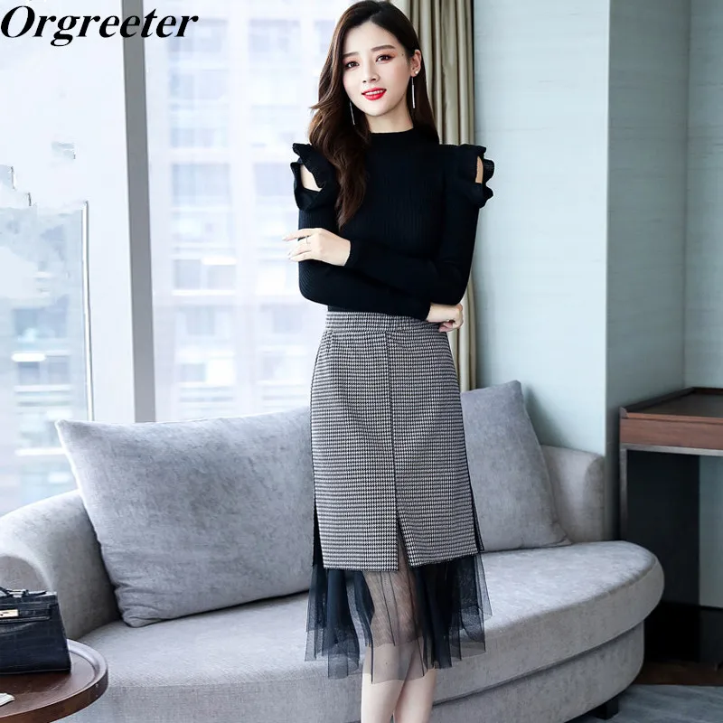 

Autumn 2 Piece Set female 2019 New Temperament Strapless shoulder Ruffles Black Sweater and Mesh splice Plaid Skirt Winter Set