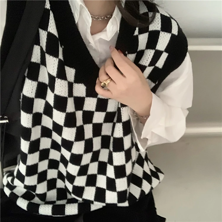Autumn V-Neck Sleeveless Black And White Plaid Knitted Vest