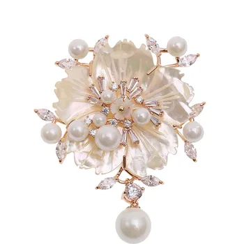

New high-end female brooch Korean natural shell brooch rose pearl brooch fashion can customize female pin