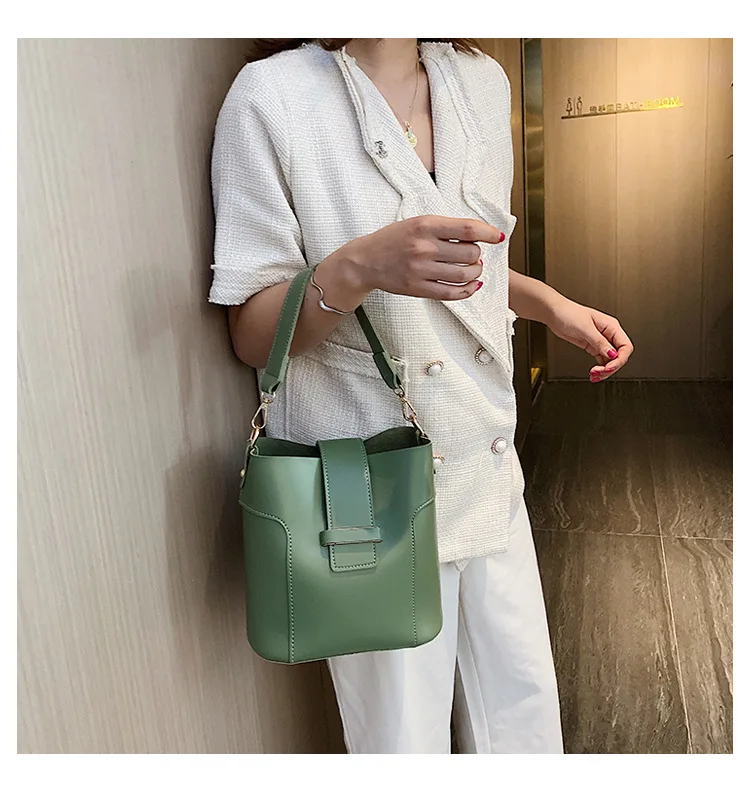 

2019 new minimalist fashion bucket bag Joker hand bill of lading shoulder oblique sidecar mother bag