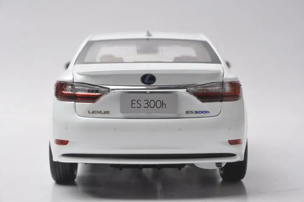 Модель литья под давлением 1:18 для Lexus ES 300h 2015 белый седан игрушечный автомобиль из