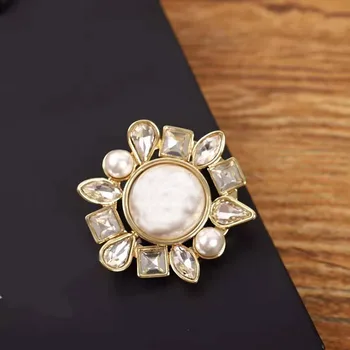 

Fashion Pearl brooch For Women Party Wedding Daily Designer Accessaries