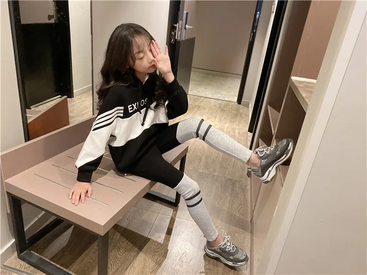 winter hooded thickening plus velvet sports wind girls sweater with bottoming casual pants in the big two-piece suit
