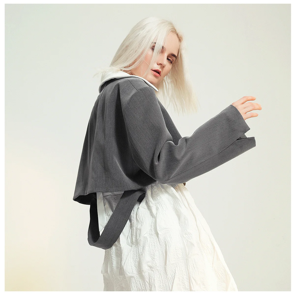 High quality street style long sleeve unique design cropped coats and jackets women stylish clothing