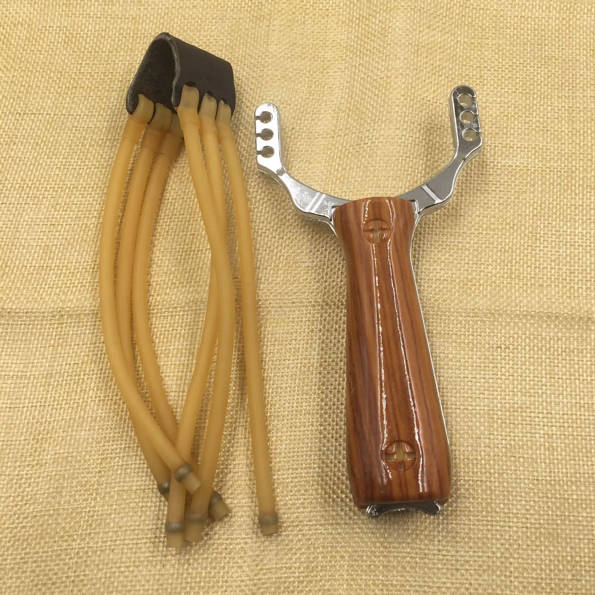 

New type of mahogany slingshot three card beads rubber band, suitable for novice slingshot outdoor shooting camouflage slingshot