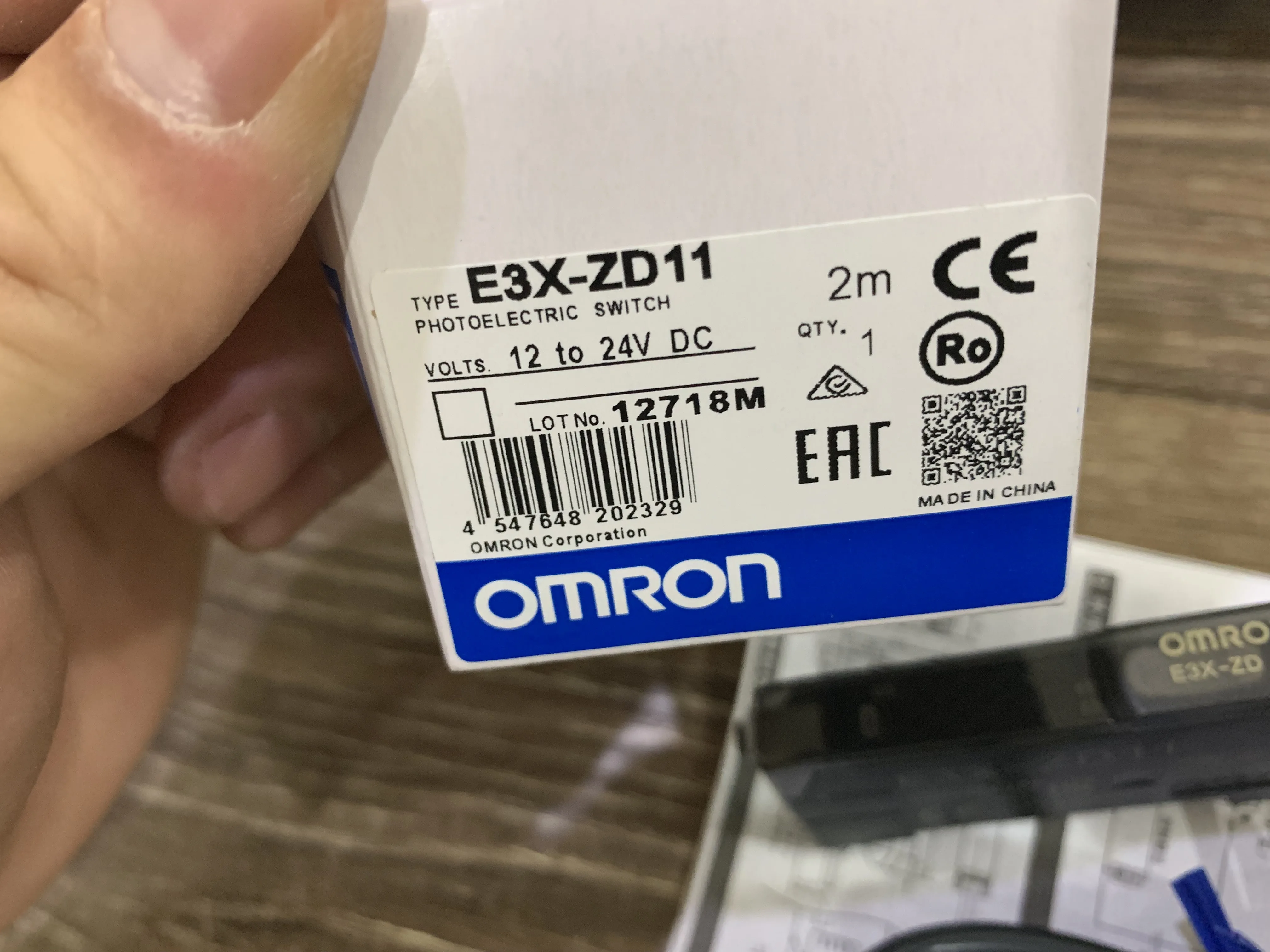 Фотоэлектрический переключатель E3X-ZD11 волоконный усилитель OMRON