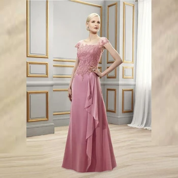 

Charming Full Length Rose Pink Chiffon Mother of the Bride Gowns Lace Applique Short Sleeve Mother of the Groom Dress Jewel Neck