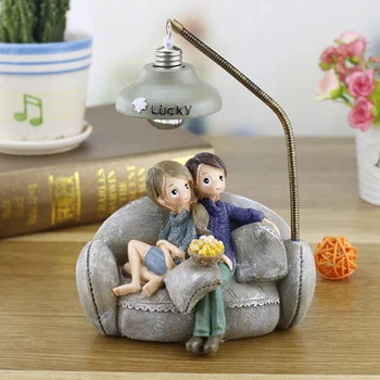 

Resin Crafts Couple Night Light Ornaments Creative Retro Lovers Nightlight Miniature Figurines LED Lamp Student Christmas Gifts