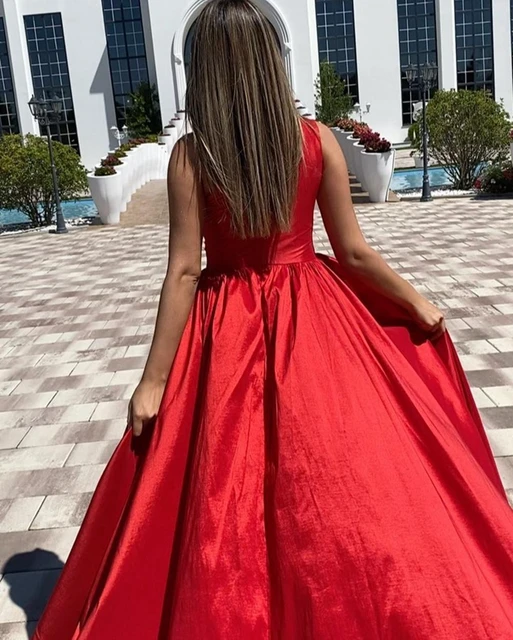 Mono rojo de fiesta  Fashion, Spring summer fashion, Red formal dress