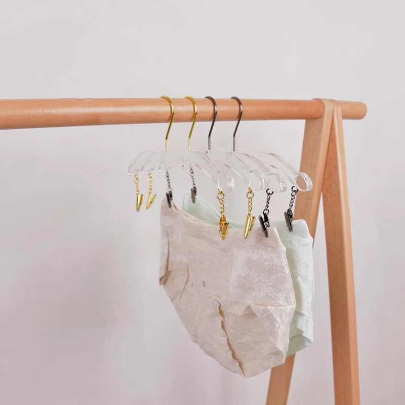 

Wholesale Plastic Bra Clip Knicker Clip Multi-functional Transparent Clothing Store Clothing Racks Acrylic Clothes Rack Manufact